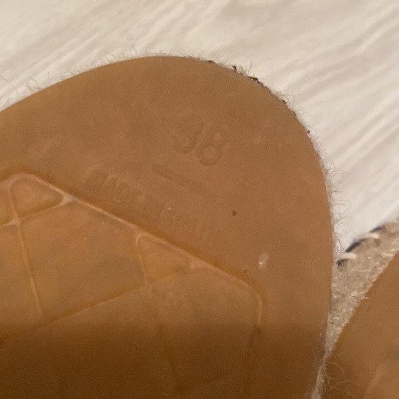 CHANEL Espadrilles Size 38 gold and black in like new condition worn only twice - Picture 7 of 8